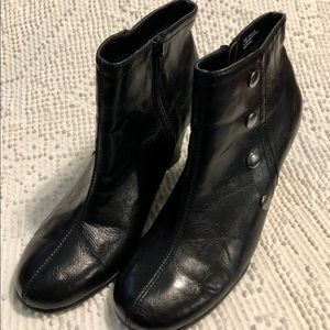 Aerosoles Snowplum Wedge Booties Black Zip Ups